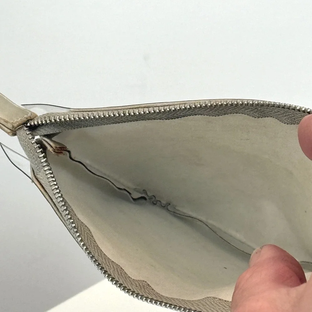 Foundation Louis Vuitton Clear Grey‎ Canvas Zip Pouch Museum Exclusive Bag